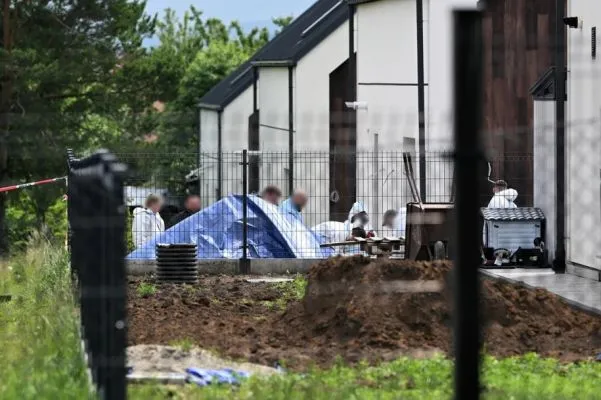 В Польше во дворе врача-патологоанатома нашли закопанными останки 32 нерожденных детей