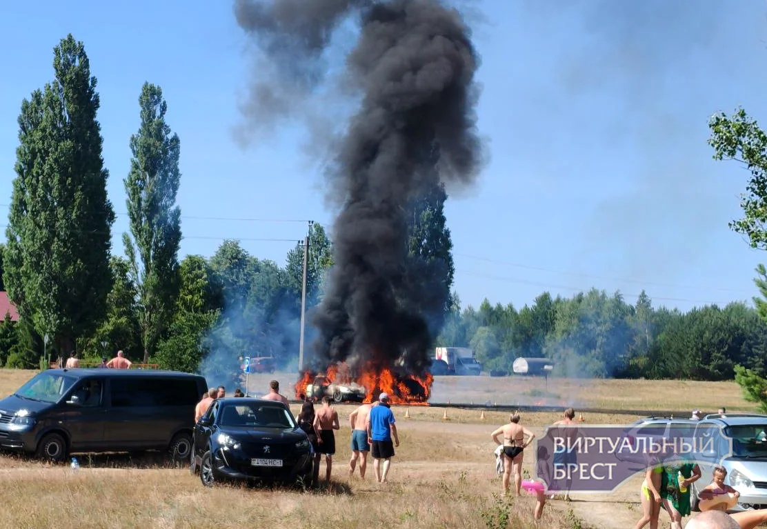 В районе базы отдыха на Луковском озере сгорели два Опеля