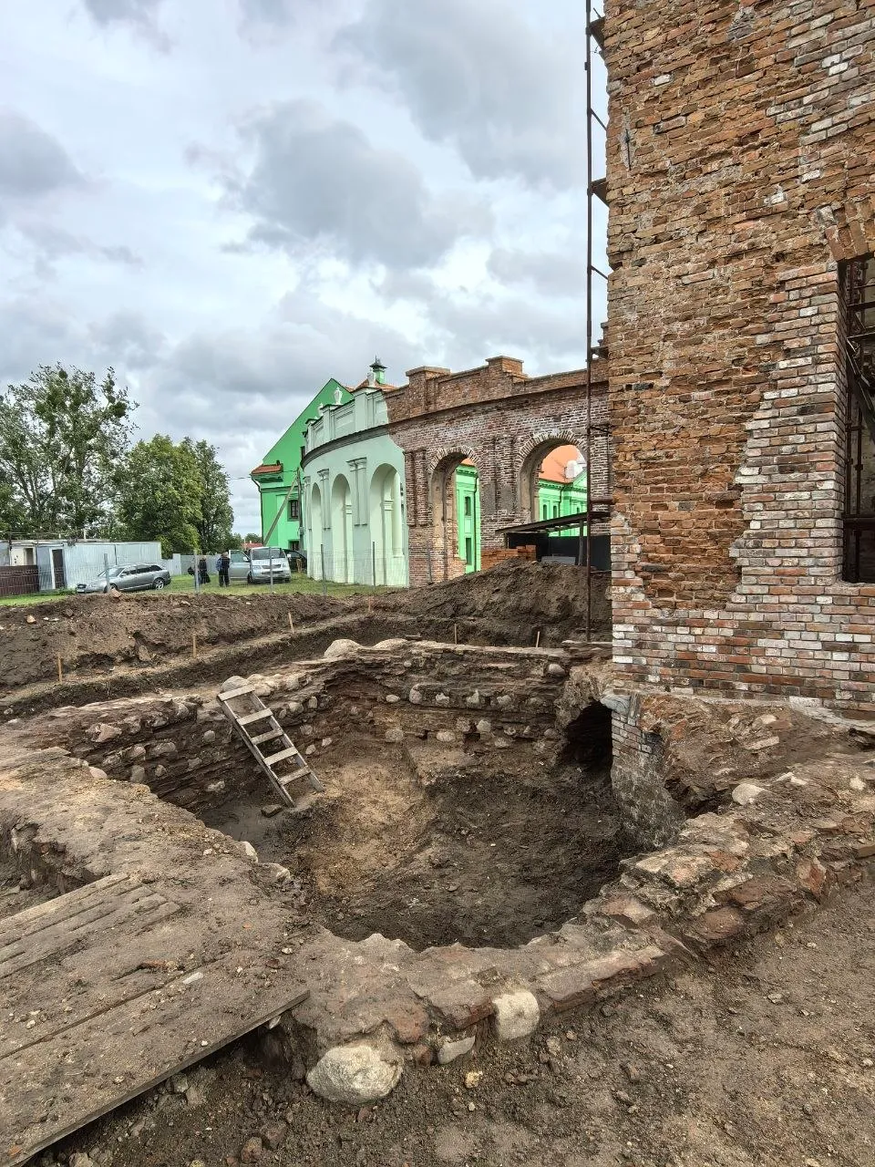 Археологи раскопали что-то интересное в Ружанском дворцовом комплексе. Смотрите фото!